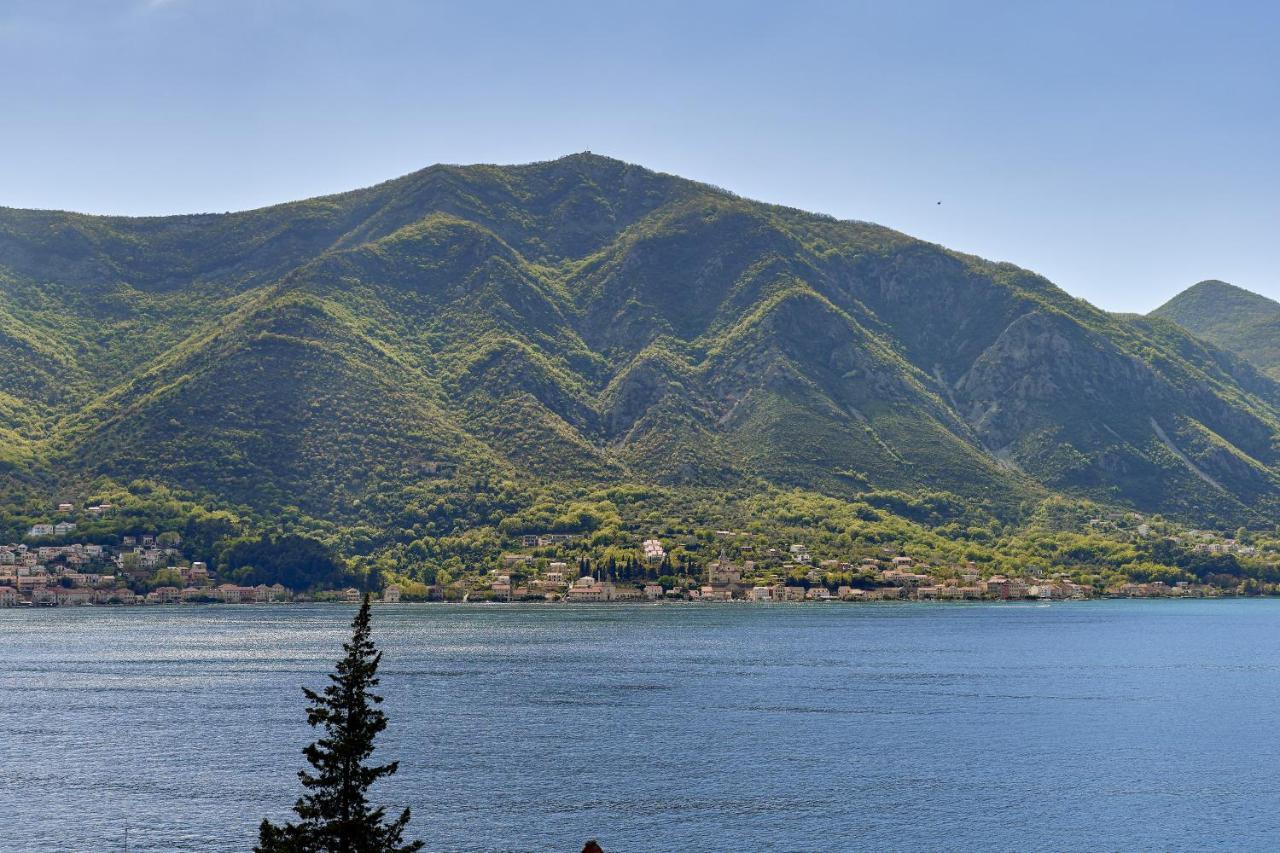 Apartment Noa With Sea View Kotor Extérieur photo